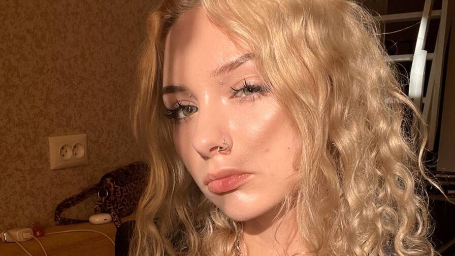 EliseHulvey online cam model profile image