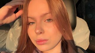Eliza Bless live cam room preview