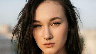 EllaVietor live model chat thumbnail