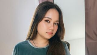 EllariaLee adult model chat thumbnail
