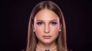 Elli Gloom white webcam model