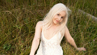 EllieFrosty cam chat room thumbnail