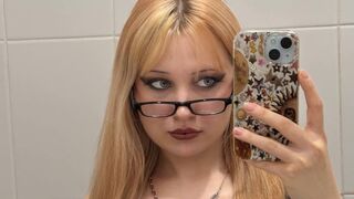 EloiseGow live cam model thumbnail