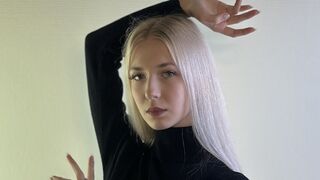 Emilia Hobgood fair skin cam girl