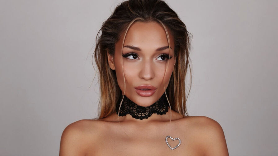 EmilySkyline adult model chat profile image