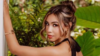 Emma Dove live Latina cam girl