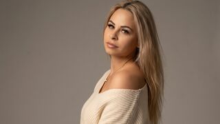 EmmaRobertson live chat room thumbnail
