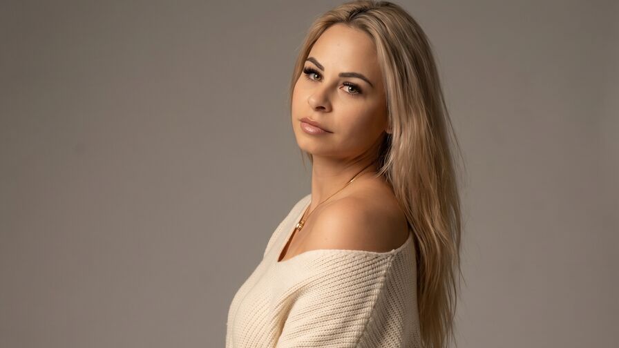 EmmaRobertson live model chat profile image