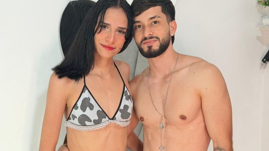 EmmiAndLiam online cam show profile image
