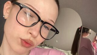 Enola Metheny blonde cam girl