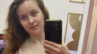 EricaWilds private cam room thumbnail