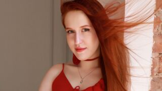 Eva Bellea natural redhead cam girl