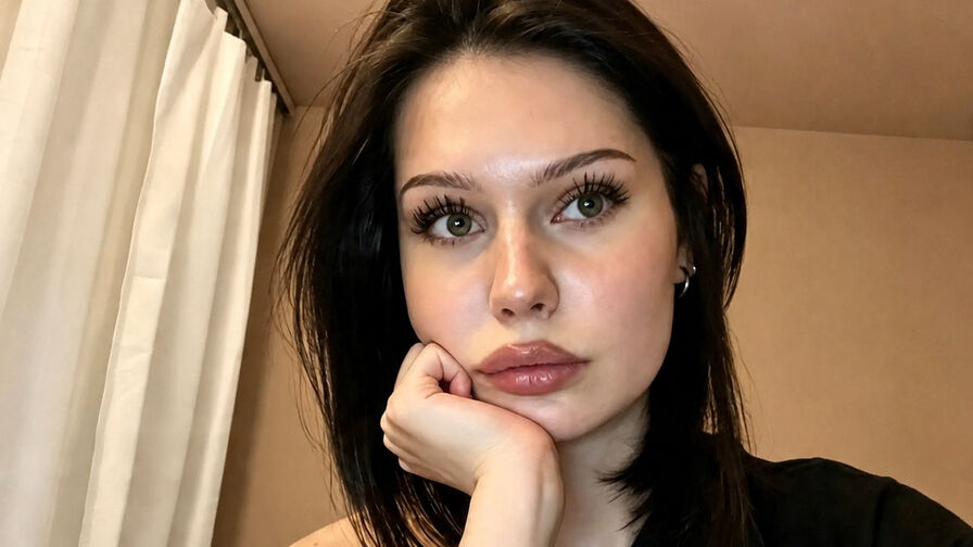 EvaRini live cam chat profile image