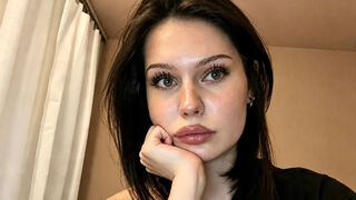 EvaRini webcam chat room thumbnail