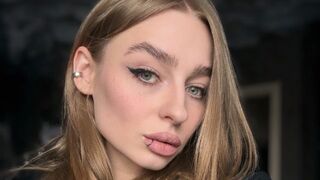 EvaVotta cam chat room thumbnail