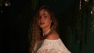 Evie Lina natural webcam model