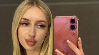 FrancesSublett online cam room thumbnail