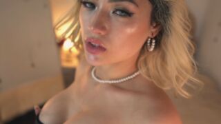 Gigi Art busty webcam model