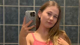 GlossyMonica live cam room thumbnail