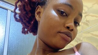 GramsRita live model chat thumbnail