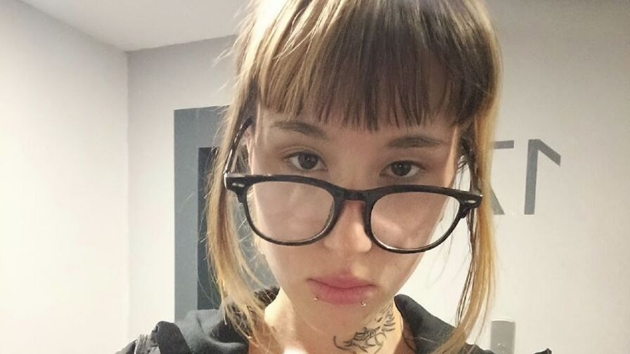 HallieAblin webcam model chat profile image