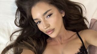 HanaRoss private model chat thumbnail