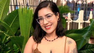 Hanna Purple curvy Latina cam girl