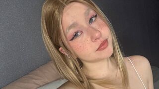 Honey Lumi fetish tease webcam show