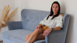 Inga Johnson brunette brown eyes model