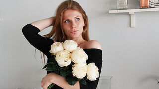 InnaCollins live cam chat thumbnail
