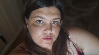 Iony Ellaa dark eyes webcam girl
