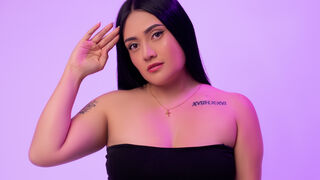 IvonneNoir cam chat room thumbnail