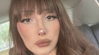Jenna Hollis LJ brunette webcam model