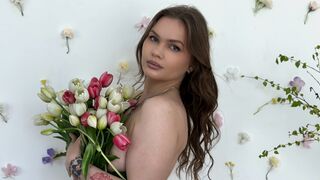Julia Rosse cameltoe dildo tease