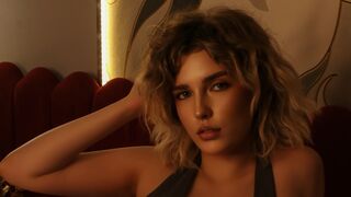 Julie Dumont active adult cam model