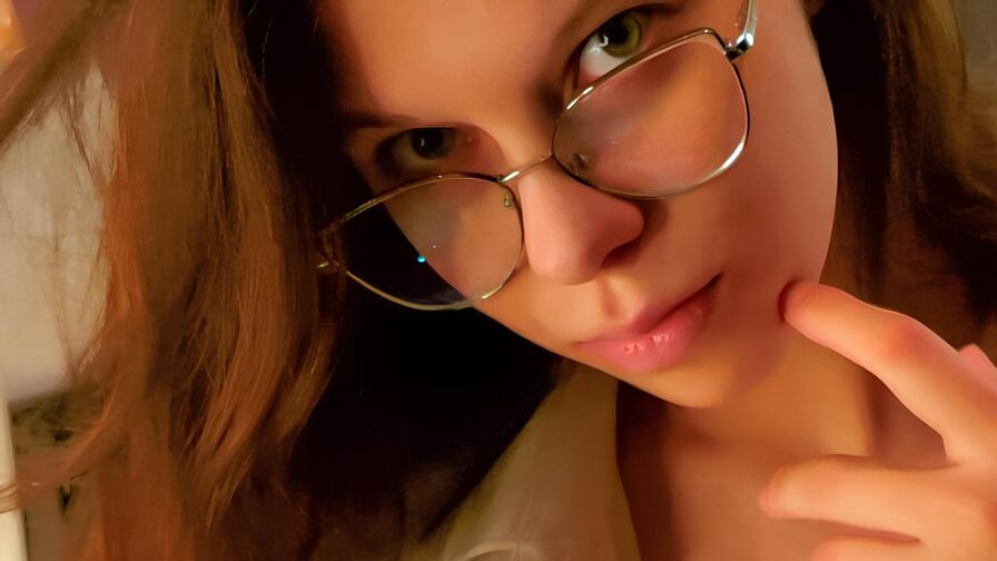 JulinaGoroven premium cam room profile image
