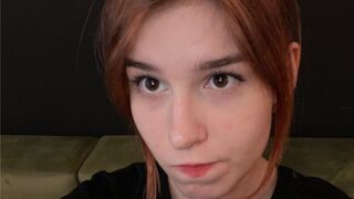 Jullia Morre busty live cam model