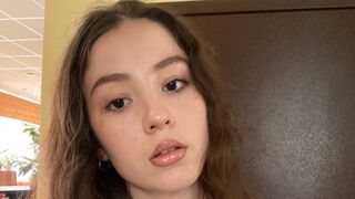 JulyLarain premium model show thumbnail