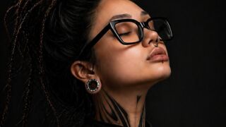 Karen Brads Asian dark eyes webcam girl