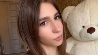 Karie Chuong pregnant striptease cam