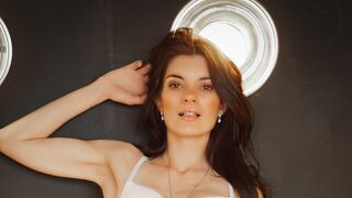 KatrinaJote adult model chat thumbnail