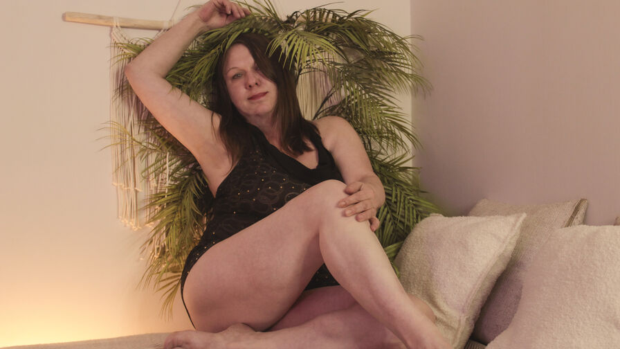 KellyLeach premium model show profile image