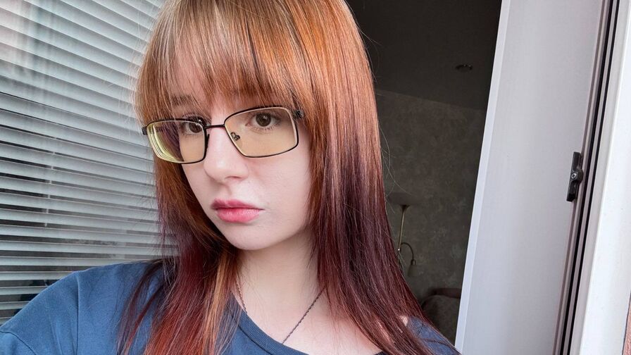 KiraAzata webcam cam model profile image