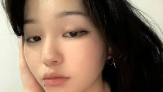Kizzy Scheidegger small boobs cam girl