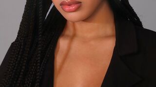 Kloe Benetti dark eyes webcam girl