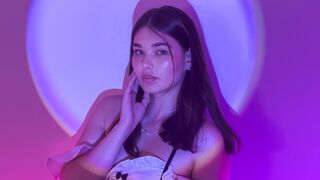 Kristina Bennett natural webcam girl