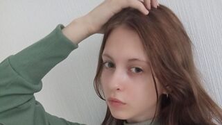 KylaLoynes live chat room thumbnail