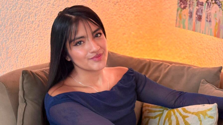LauraComricks premium cam show profile image