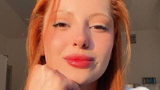 Laura Veina auburn hair cam girl