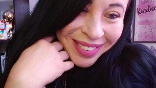 Lauren Mallioni curvy Latina cam girl
